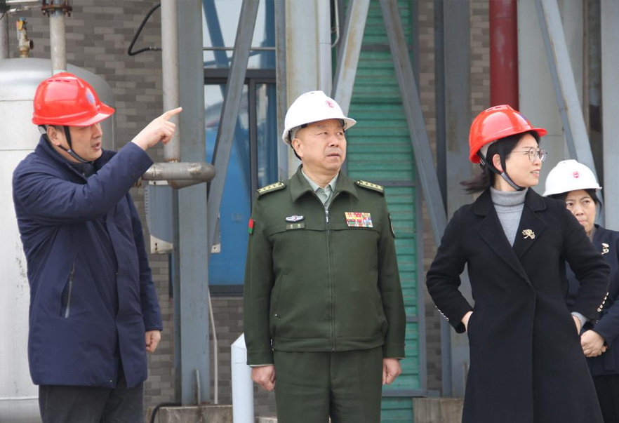 常州市委常委、常州軍分區大校司令員廖鵬一行來常州制藥廠調研公司黨管武裝相關工作